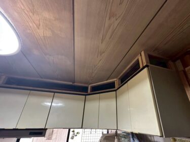 食器棚上部目隠し施工