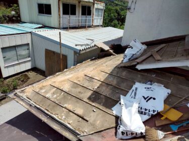 既存瓦の撤去・下地補修